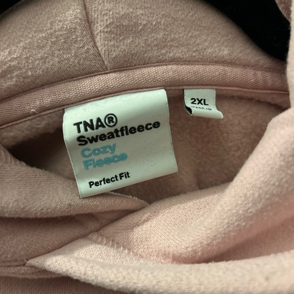 TNA PERFECT HOODIE
SIZE 2XL - Picture 2 of 2